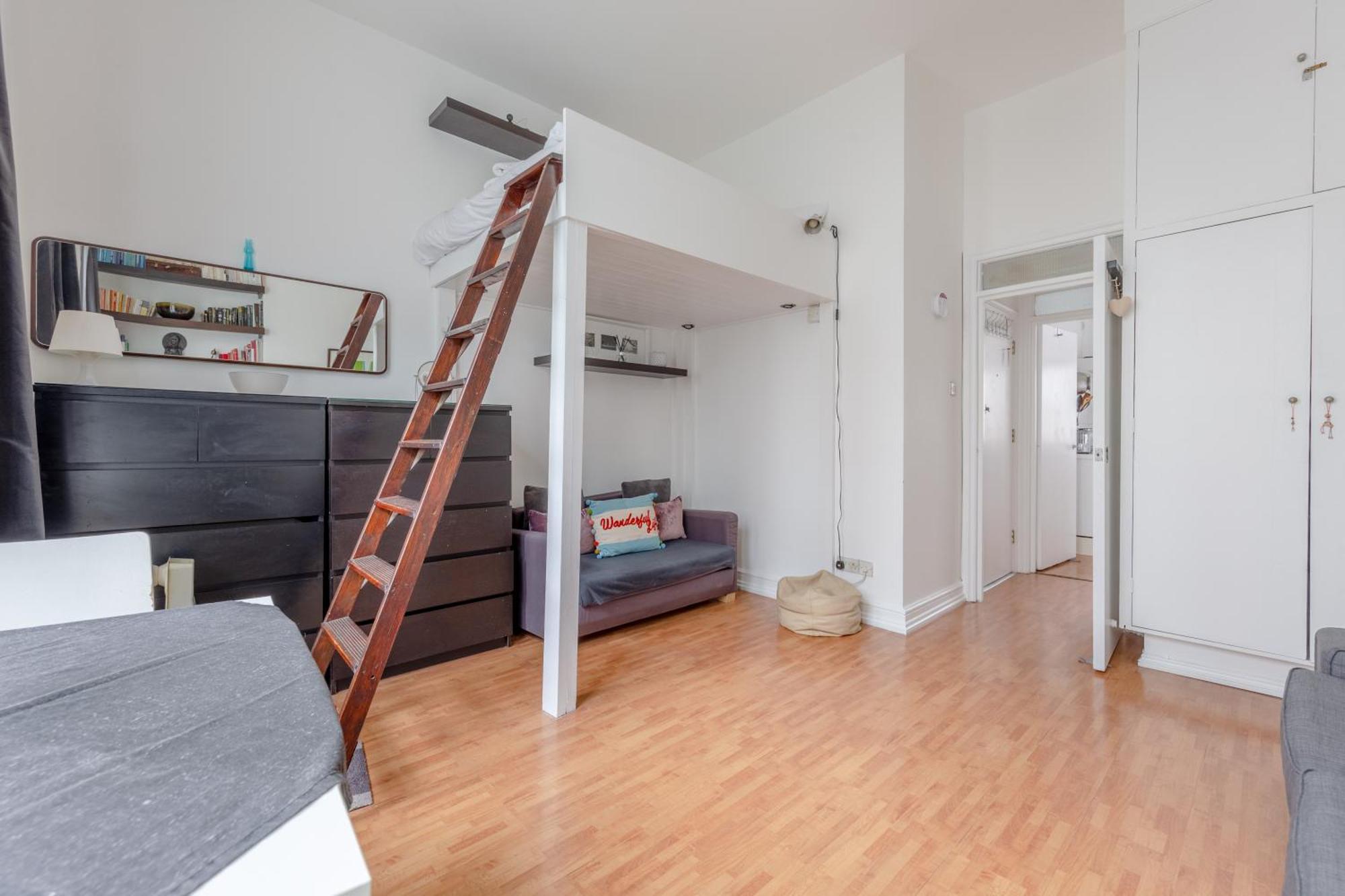 Central Spacious Studio Near Kensington Gardens Apartment London
